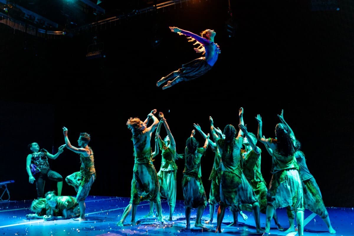 Akrobaki Show performance 1