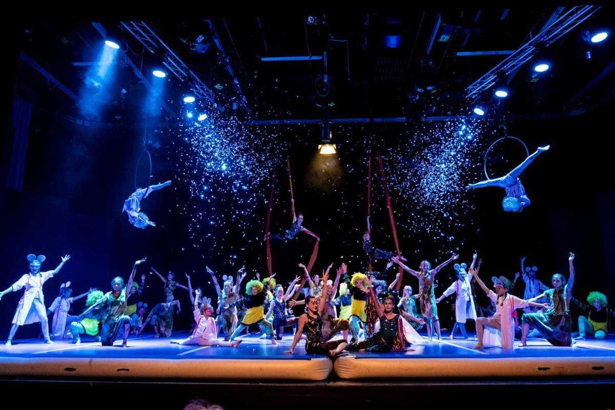 Akrobaki Show performance 3